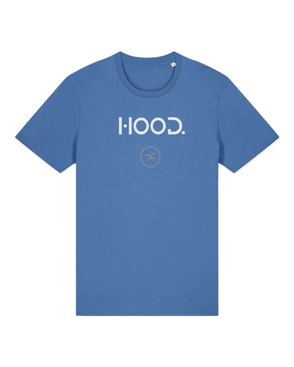 Blaues T-Shirt mit der weißen Aufschrift "HOOD." auf der Vorderseite und einem kleinen, dezenten Logo darunter, vor einem weißen Hintergrund. Das T-Shirt hat kurze Ärmel und einen klassischen Rundhalsausschnitt.