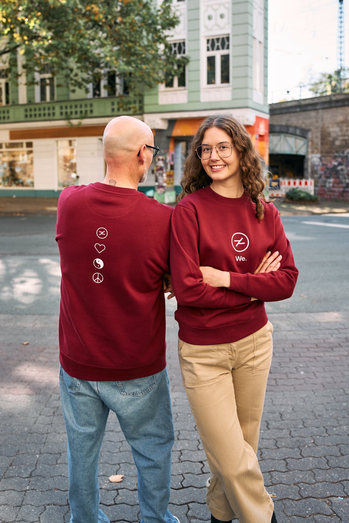 HOOD Sweater We. in Burgunderrot – Vorder- und Rückseite
