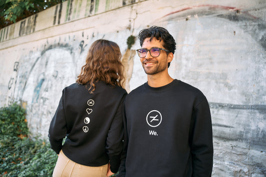 HOOD Sweater We. in Schwarz – Vorder- und Rückseite